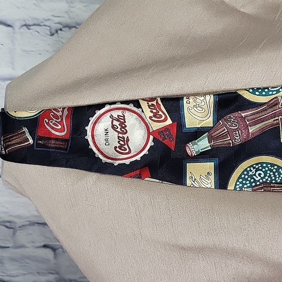 COCA COLA Novelty Vintage Graphic Print Men's Silk Neck Tie‎ - Picture 2 of 6